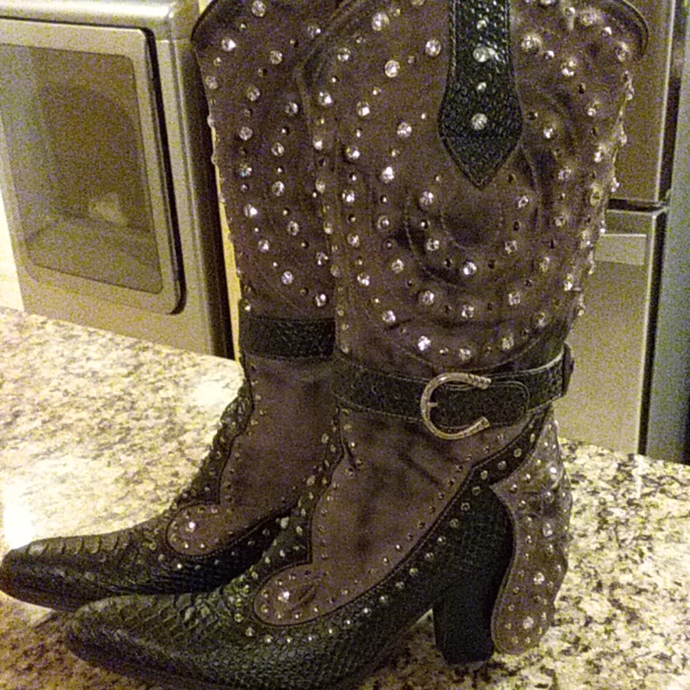 Boot - Picture 3 of 3